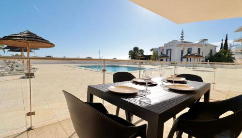 Olhos D' Água 1BR W Pool & Parking by LovelyStay - Foto 1