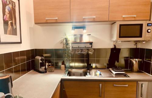 The Fifth Quarters, Grade II Listed Apartment, The Lace Market, NG1, City Centre, Nottingham, Sleeps 4 - Photo 38