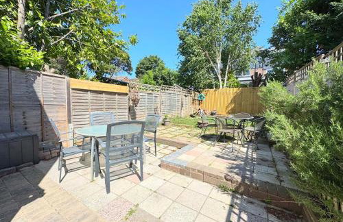 New Spacious 4 Bedrooms 5 Beds House Sleeps 8! - Foto 3