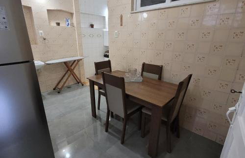 casa em rua tranquila a 200 metros do agito do Rio Vermelho e praia - Foto 15