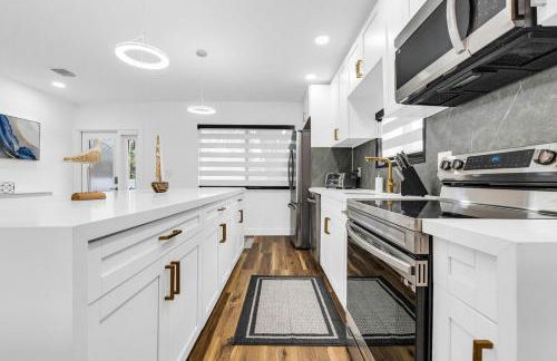 Modern Home with large private yard - Next to downtown & beach & airport - Pet friendly - Foto 14