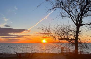 Waterfront Designer Retreat! Stunning Sunsets! Less than 5 minutes to the beach! - Foto 25