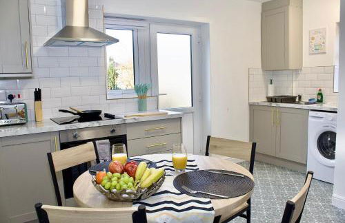 Cosy 2-Bed Home Near St Helens Centre - Free WiFi - Foto 6