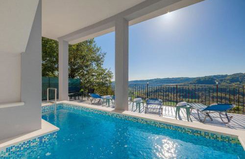 Modernes Apartment mit Panoramablick, Pool - inmitten von historischem Zentrum - Photo 8