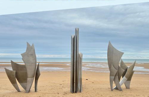 Les Voiles, maison bien équipée 10 p 2 sdb, 2 WC, spacieuse lumineuse avec jardin clos, garage, terrasse, parking privatif, à 950 m de la plage d'Asnelles et tous commerces, près de Bayeux et Arromanches, chiens bienvenus - Foto 43