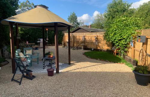 The Shack - Thatched Self Contained Annex - Photo 28