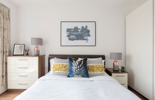 Sophisticated 2 Bed Flat with Balcony in Acton - Foto 6