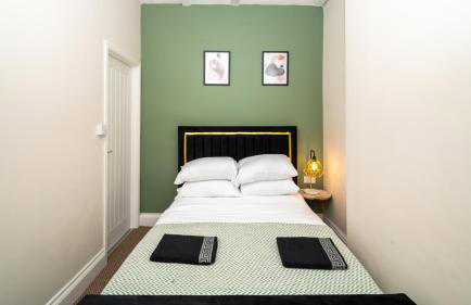 Large Contractor Dig with Pool Table - Foto 7