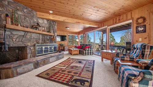 Holliday House - Photo 2