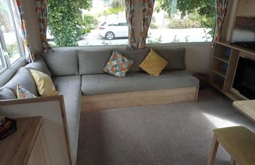 New 2 bed holiday home with decking in Rockley Park Dorset near the sea - Photo 18