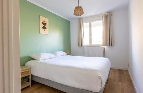 L'Oasis - Duplex - Parking Privé Gratuit - Terrasse Privée - 10mn RERD-T12 - 2 bedrooms - De 1 à 6 personnes - Shopping Mall - Primark - Piscine - Patinoire - Théâtre - Cinéma - Bibliothèque - Foto 2