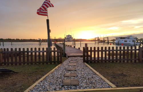 Dock House, Close to Camp Lejeune, water access, DOCK, king bed - Foto 38
