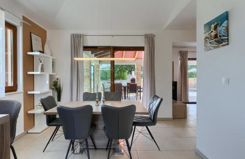 Villa Gloria, villa with heated pool - Foto 13