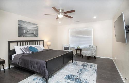 Cozy Home - Self Check-In w/Spacious Deck - Foto 8