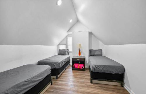 Mexicantown Detroit 2BR | Sleeps 7 + WiFi - Foto 4