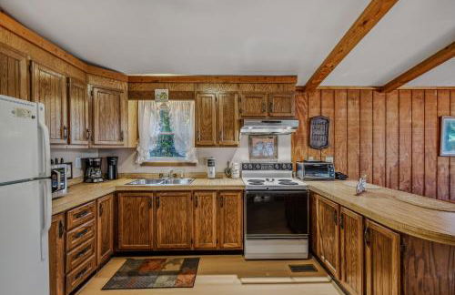 Mountain View Hideaway -- Pet Friendly, Grill, Wifi, Fire Pit, Deck, Screen Porch, Family Friendly, Game Room, Wood Stove - Foto 24