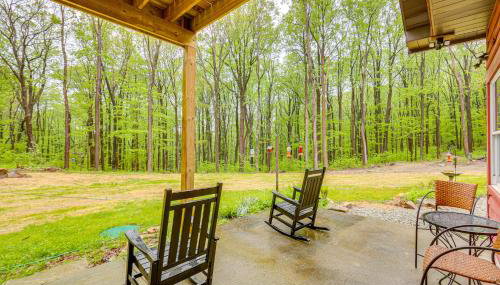 10 Mi to Mtn Resort Normalville Cabin with Balcony! - Foto 2