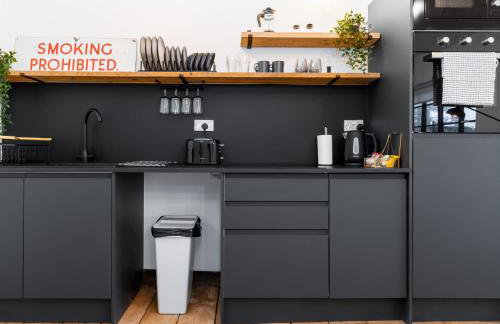 Spacious Loft Apartment - Smart TV - WiFi - On Street Parking 1NT - Foto 4