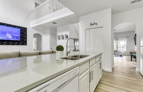 Stunning 5 bedroom pool home in gated community minutes from Disney - Foto 70