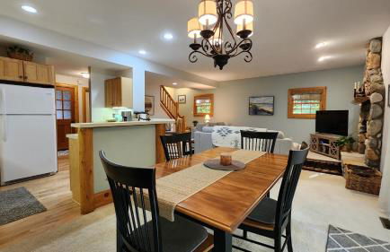 Woods Way Hideaway - minutes from Petoskey & Harbor Springs - close to beaches, skiing & more! - Foto 6