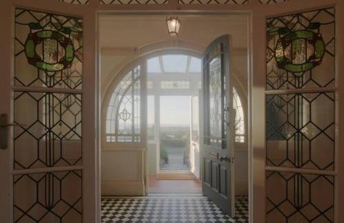 Gorwel is an Art Deco 1930s villa with sea views - Foto 13