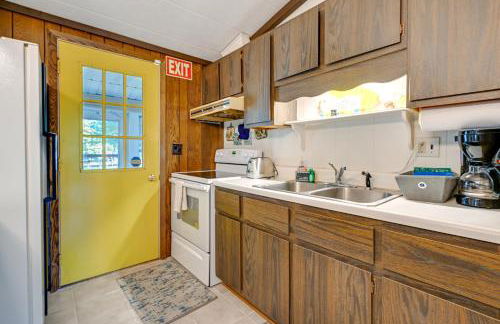 Lakefront Nekoosa Home Private Beach and Boat Dock! - Foto 8