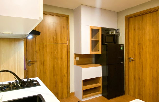 Comfy and Modern Look 1BR LRT City Jatibening Apartment - Foto 9