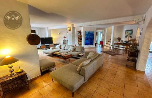 MAS M - Villa d'exception - Piscine - Jeux Enfants - BBQ - Plancha - Cheminée - Calme - 5 Chambres - SUDSEJOURCONCIERGERIE - Foto 6