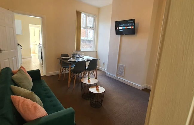 Spacious House in Stoke - Photo 18