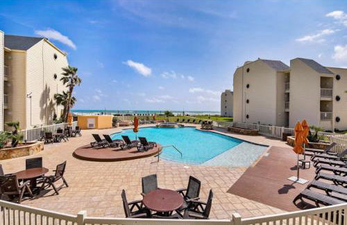 New Stunning Ocean-View Beachfront Resort, Heated Pool! - Foto 10