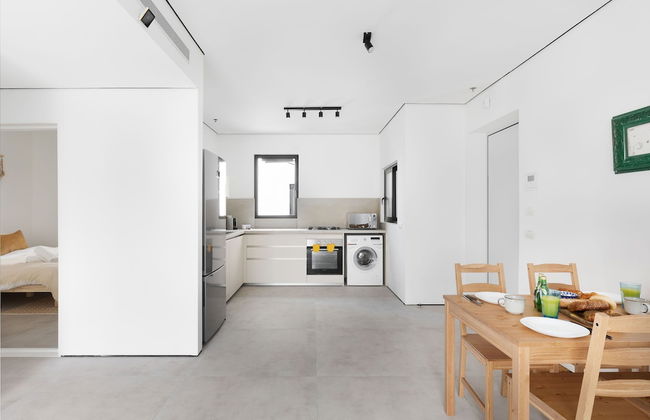 Elegant 2BD Apartment in Jaffa Area - Photo 13