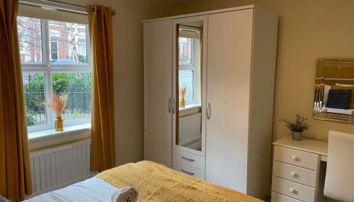 Fleetwood - 3 bedroom apartment, fab 4 contractors - Foto 2, wardrobe