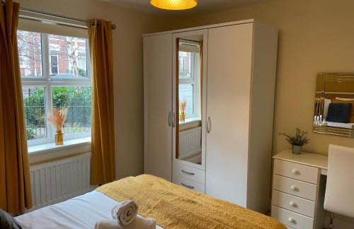 Fleetwood - 3 bedroom apartment, fab 4 contractors - Foto 2