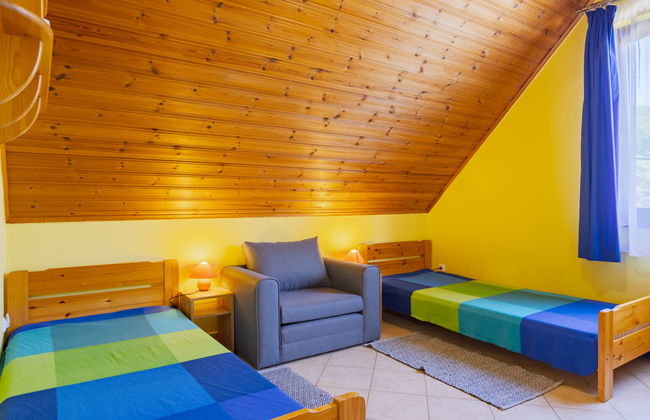 4 bedroom Apartment in Balatonszárszó with garden and terrace - Photo 12