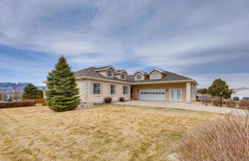 Large Colorado Springs Home with View of Pikes Peak! - Foto 3