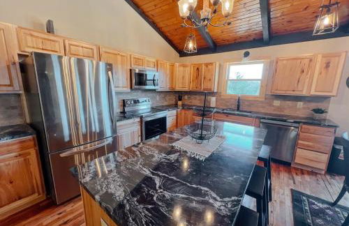 The Lodge at Hocking Hills - 2 Hot Tubs - 6 acres - Lake access - Photo 59