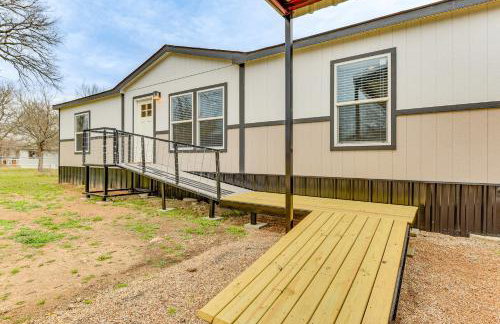 Hudson Oaks Country Creekside Home Hot Tub and Deck - Photo 24