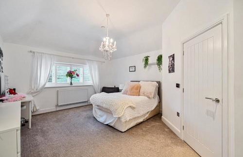 Luxurious Modern Henley Home with Pool & Hot Tub, 5 Bedrooms, Parking - Foto 11