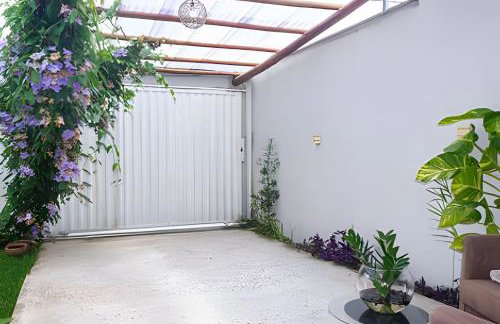 Casa Privativa 2 Quartos em Condomínio, Suite com Cama King e Closet, Quarto de Casal, Ar, Wi-Fi, Cozinha Completa e Garagem - Foto 38