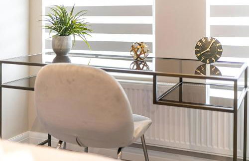 Earthy Elegance Stylish 4BR for Urban Escapes - Foto 5