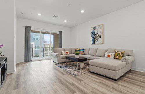 Beautiful Irvine Grand Park Community Cozy and Comfortable Home - Photo 5