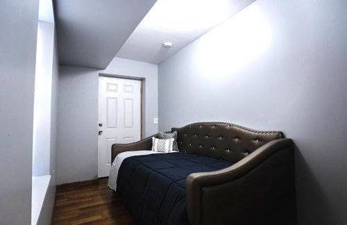 Lovely Loft in Newark Minutes from NYC, EWR & American Dream Mall - Photo 7