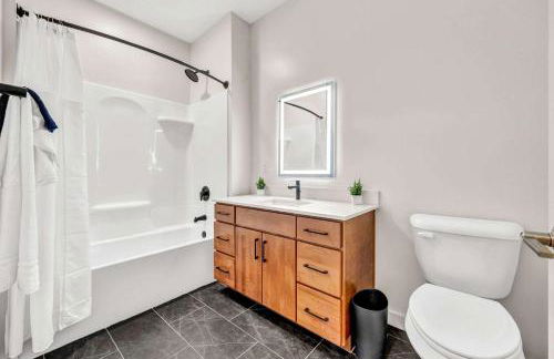 Cleveland Clinic w KingBed Balcony Gym Parking WD - Foto 45