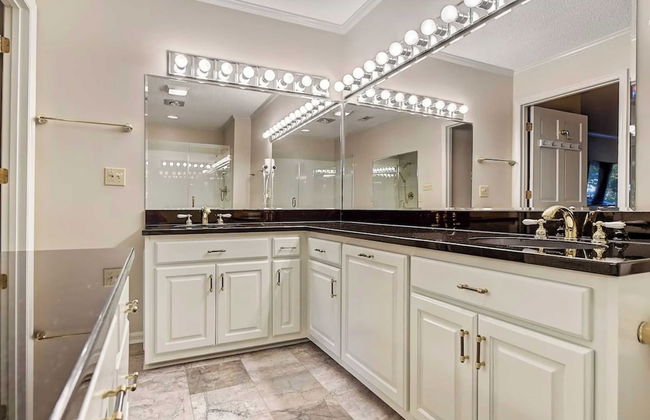 Lakefront Home Private Dock, Tiki Bar, Firepit Shore to Please by Avantstay - Foto 15