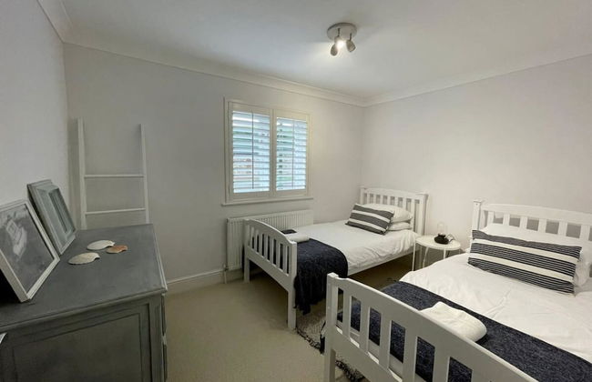 Superior House for 6 Near Beach w Parking Garden - Foto 19