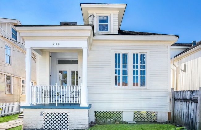 Uptown Spacious 4BD w Historic Charm - Foto 43