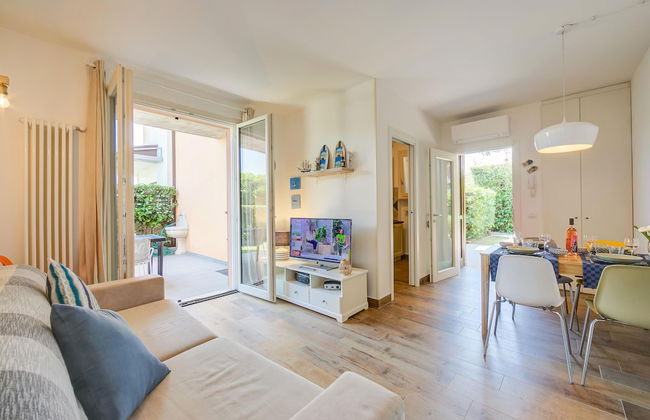 La Casa Accanto With Shared Pool - Photo 9