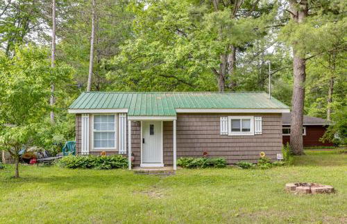 Updated Wellston Cabin, Walk to Lake Beach and Dock! - Foto 23