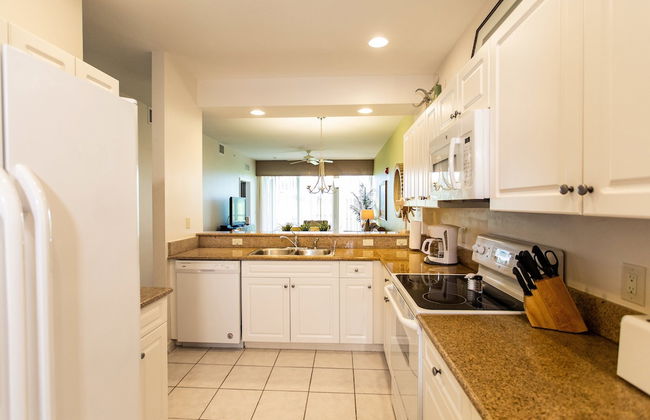 Messina Vacation Rental at Lely Resort. Spacious 3-BR, 2-Bath Condo with Lake Views and Handicap Accessibility. Enjoy Community Pool, Hot Tub, and Proximity to Naples Beaches and Dining - Foto 9