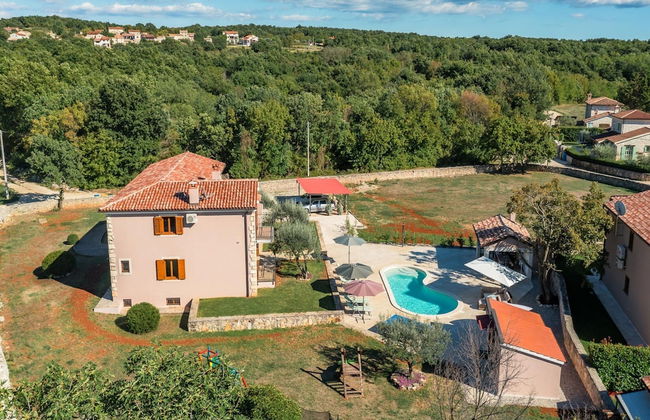 Villa in Sveti Lovrec Near Ski Resort - Foto 18